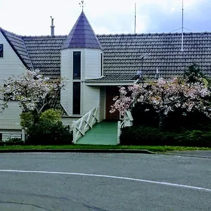  Bed & Breakfast Turret House New Zealand