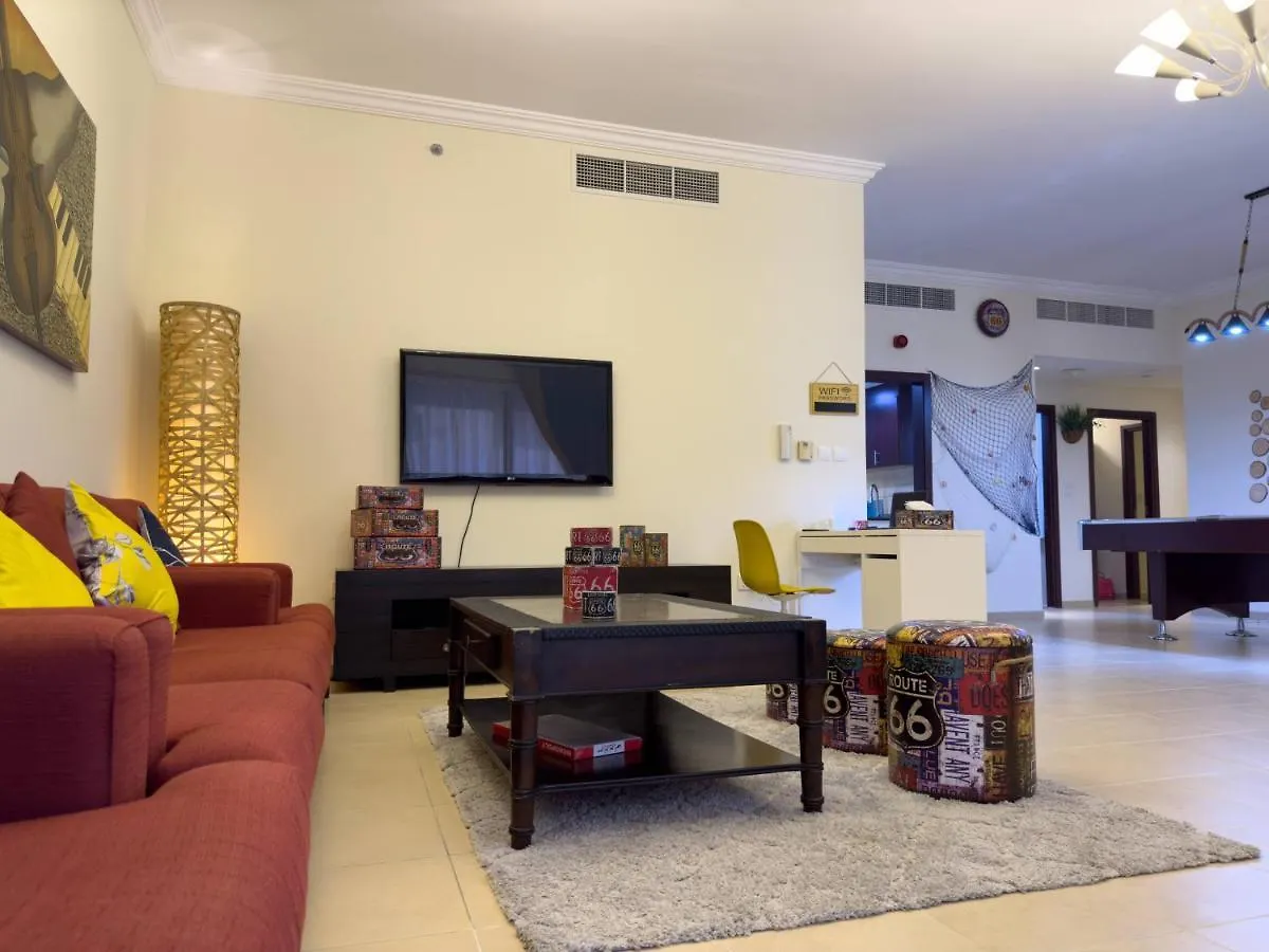 Route 66 Beach Hostel 두바이