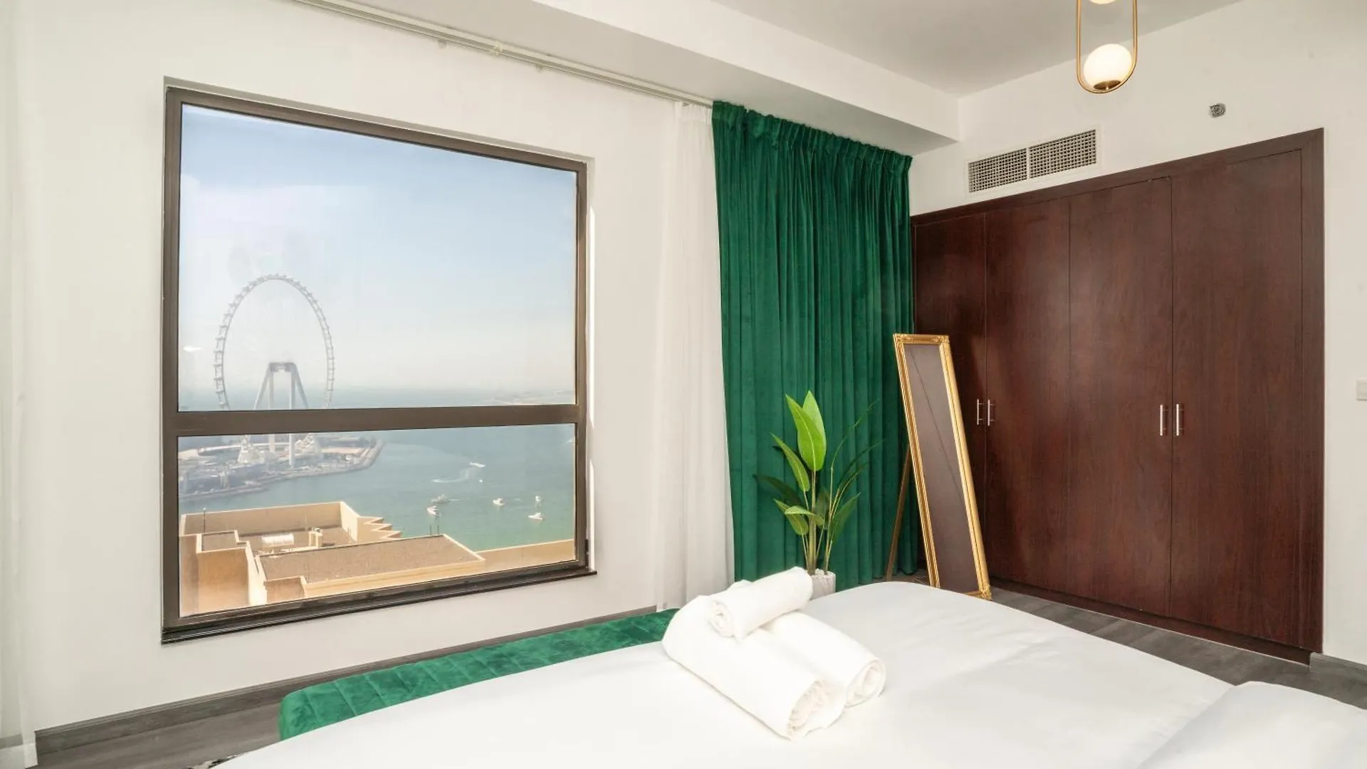 Route 66 Beach Hostel Дубай